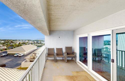 Biltmore Beach Apartment | Mariner West #501: Mariner's Retreat