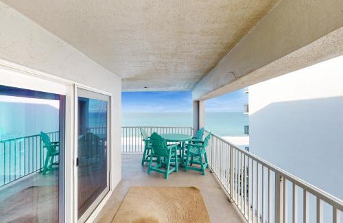 Biltmore Beach Apartment | Mariner West #501: Mariner's Retreat