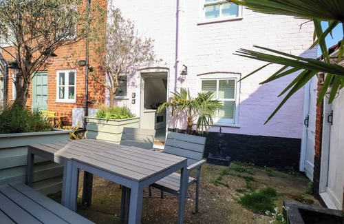 Aldeburgh Cottage | MARINERS COTTAGE, pet friendly, country holiday cottage in Aldeburgh