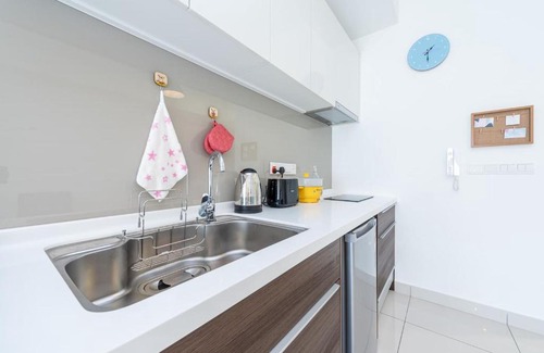 Sungai Buloh Apartment | @Mario direct MRT link & 50m infinity pool with jacuzzi