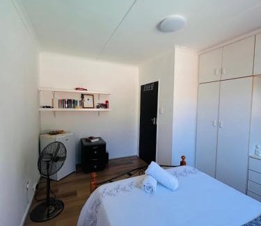 Worcester House | Mario & Luiza's Place - Cozy Stay with Pool & Braai