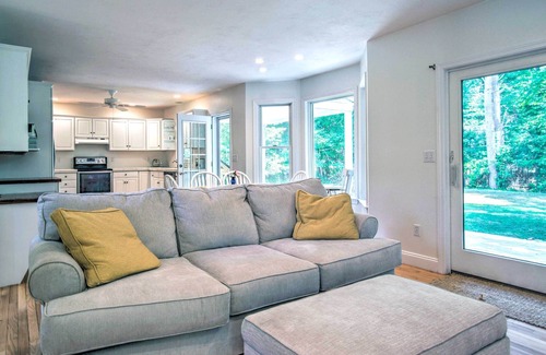 Marion House | Marion Home w/Private Deck < 1 Mi From Beach