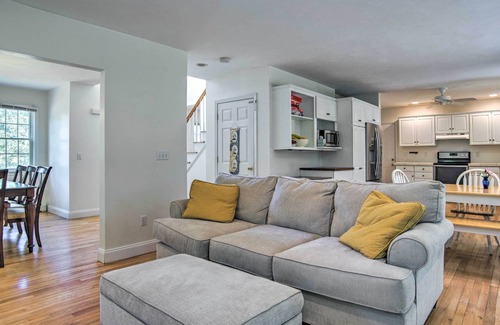 Marion House | Marion Home w/Private Deck < 1 Mi From Beach