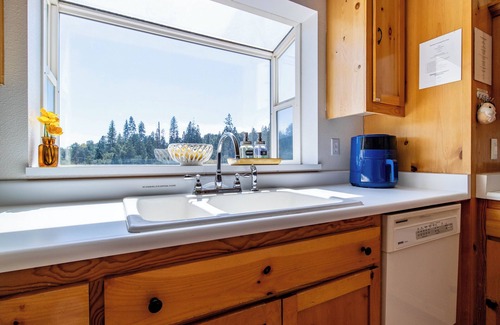 Mariposa House | Mariposa Riverfront Serenity w/Stunning Views, Starlink Wifi, and EV Charger