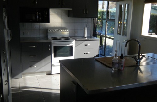 Tasman House | Mariri Magic - Home Away From Home