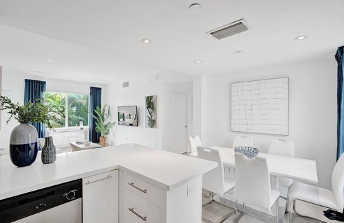 West Avenue Apartment | Maritime Suite 2BD/2BA South Beach Villa Monaco