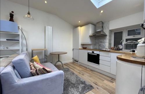 Headington Apartment | Mark Road Villa