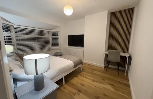 Headington Apartment | Mark Road Villa
