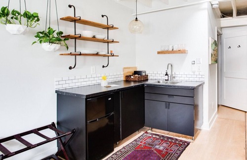 East Market District Apartment | Market #3 · Stellar Suites | Bohemian Chic Nulu | With Bikes