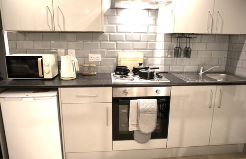 Northampton Apartment | Market Eden, King Deluxe suite