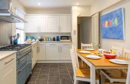 Aldeburgh Apartment | Market Place - sleeps 8 guests in 4 bedrooms