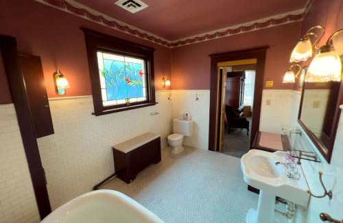 Nappanee Bed & Breakfast | Market St Manor Bed and Breakfast