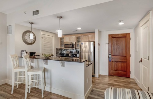 Sandestin Condo | Market Street Inn One-Bedroom Getaway - Your Ideal Retreat in Baytowne Wharf at Sandestin Golf and Beach Resort!
