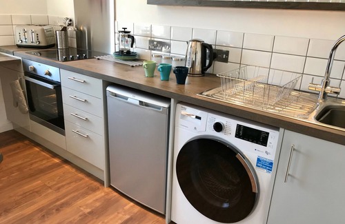 Stroud Apartment | Market Town Apartment on the edge of the Cotswolds - VERIFIED KEY WORKERS ONLY