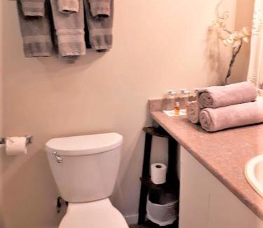 James Bay Bed & Breakfast | Marketa's Bed and Breakfast