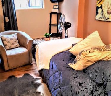 James Bay Bed & Breakfast | Marketa's Bed and Breakfast