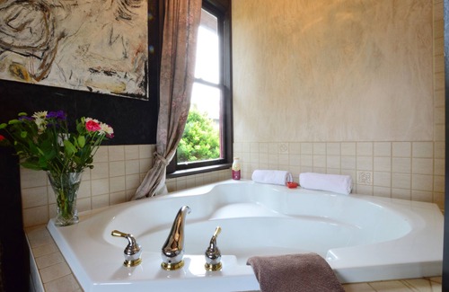 James Bay House | Marketa's Bed & Breakfast