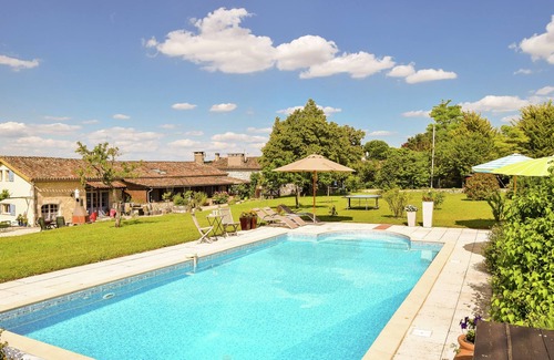 Saint-Eutrope-de-Born Cottage | Markets & Meadows Retreat
