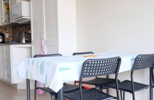 Markham House | Markham 3-bedroom , first floor kitchen, parking space monthly rent