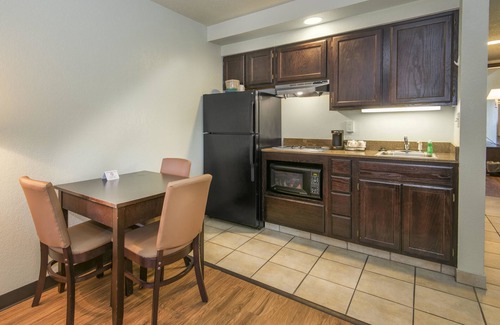 Hillcrest Hotel | Markham House Suites - Little Rock Medical Center