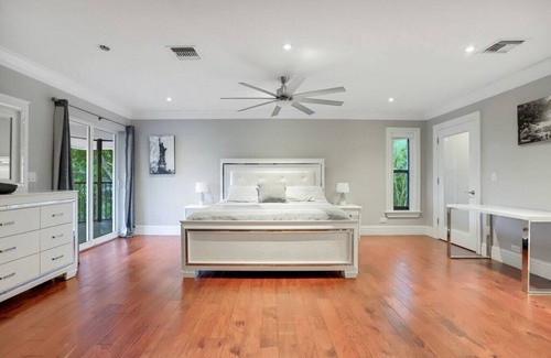 Delray Beach House | Markland Mansion' Pool Hot Tub Block off Atlantic Ave