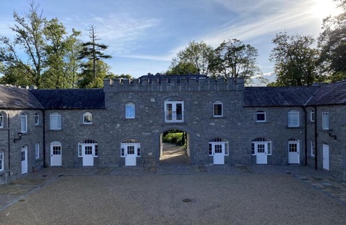 Collooney Bed & Breakfast | Markree Courtyard