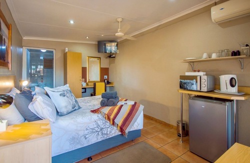 Germiston Bed & Breakfast | Marle' Lodge Bed & Breakfast