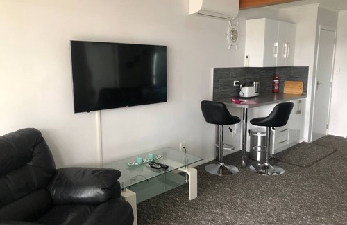 Stanmore Bay Apartment | Marlee Apartment