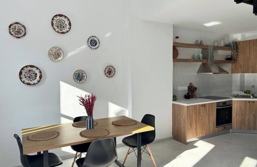 Megisti House | Marlen Pearl