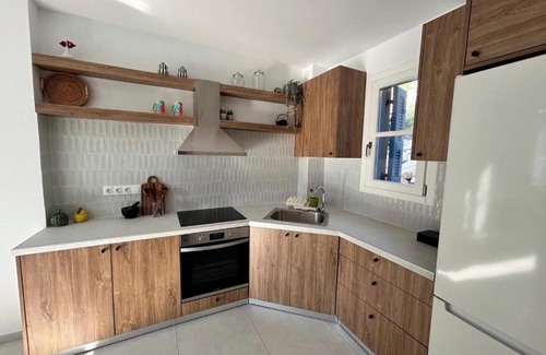 Megisti House | Marlen Pearl