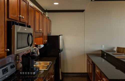 Sandusky Condo | Marlin at the Lake, Condo! Sleeps 10