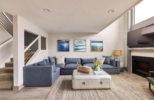 Discovery Bay House | Marlin Cove Pet Friendly Waterfront Retreat