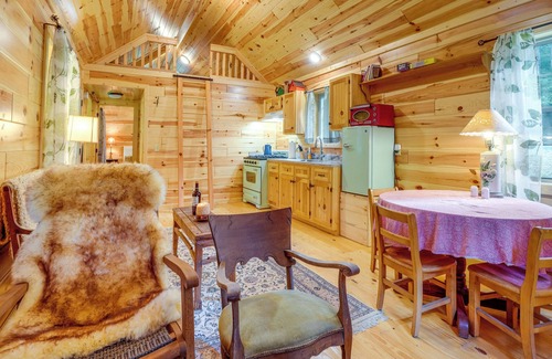 Marlinton Cabin | Marlinton Cabin Rental w/Greenbrier River Access!