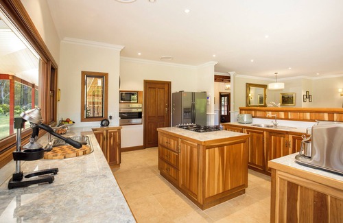 Comberton House | Marlu Estate: Luxury Farmhouse Retreat Near Jervis Bay
