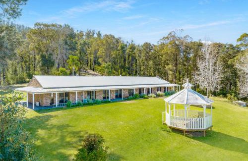 Kangaroo Valley House | MarMel - Four bedroom home with pool and fire pit