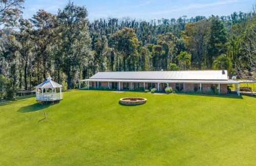 Kangaroo Valley House | MarMel - Four bedroom home with pool and fire pit