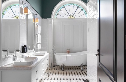 Mickleham Hotel | Marnong Estate