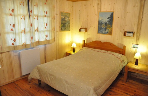 Queige House | Marolland barn with wolves