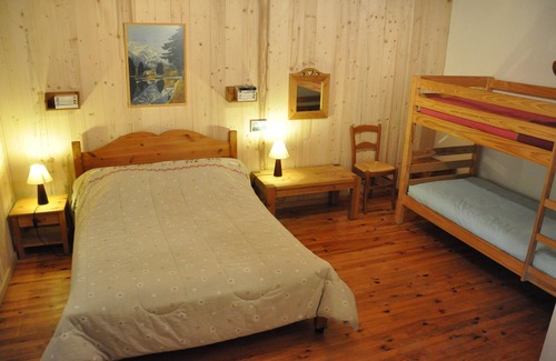 Queige House | Marolland barn with wolves