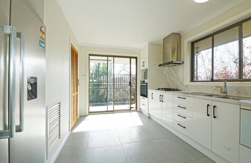 Ringwood House | Maroondah 3BR Brick House Free Wi-Fi Parking