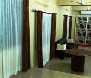 Cape Coast Hotel | Marrets International Hotel - "Express"
