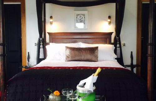 Rawene House | Marriners Luxury Guesthouse