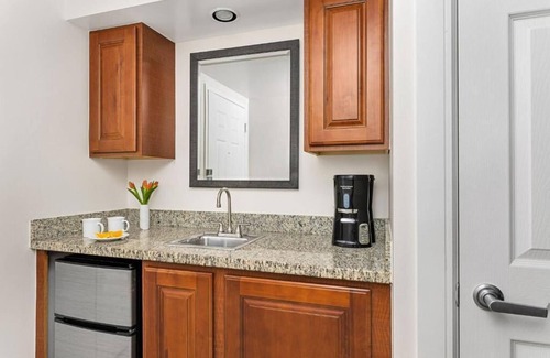 Williamsburg House | Marriott Grande Vista Luxury Studio