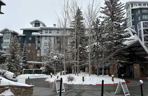 North Park City Apartment | Marriott Mountainside Ski in-ski out studio sleeps 4