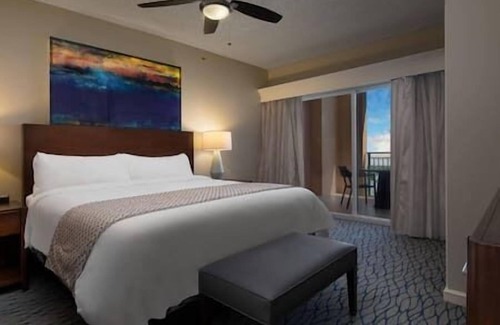 Bermuda Riviera Hotel | Marriott's Beach Place Tower, Beach, Pool, Hot Tub
