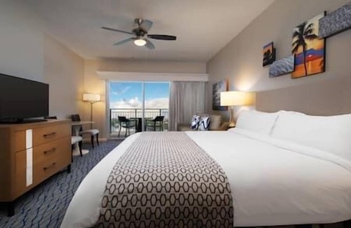 Bermuda Riviera Hotel | Marriott's Beach Place Tower, Beach, Pool, Hot Tub