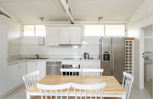 Menangle Cottage | Mars: Explore Starlink with Luxe Farmhouse Getaway