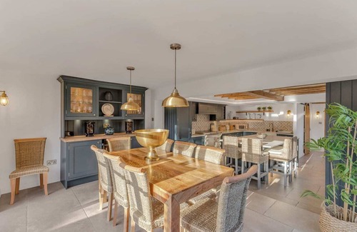 Loughborough House | Marsh Mallow Cottage - Hot Tub Packages Available