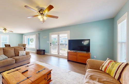 Long Beach House | Marsh-View Escape