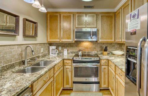 Seabrook Island Condo | Marsh view villa with screened porch, free WiFi, and access to community pool!